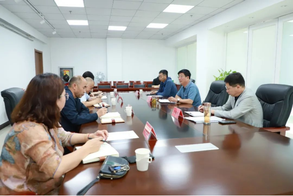深入贯彻市委书记赵文锋来院调研指示精神，加快推进beat365官网电子商务专业建设